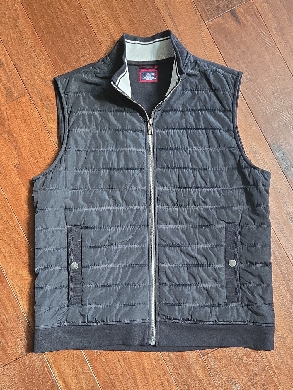 UNTUCKit Men’s Quilted Zip Rebulo Vest in Charcoal Black Large Regular